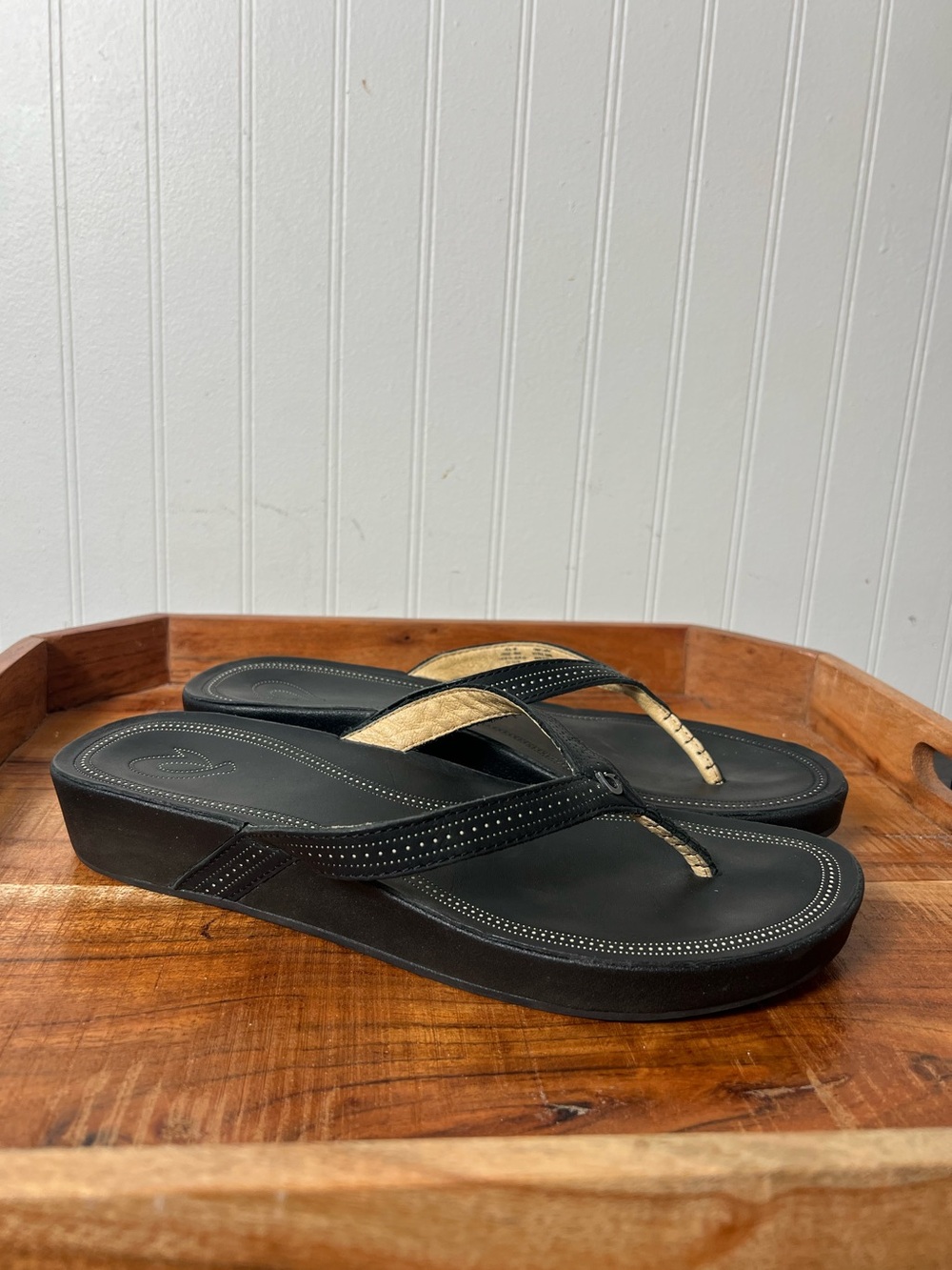 Women's OluKai Ola Slip-On Flip Flop Thong Black Leather Wedge Sandals Size 10